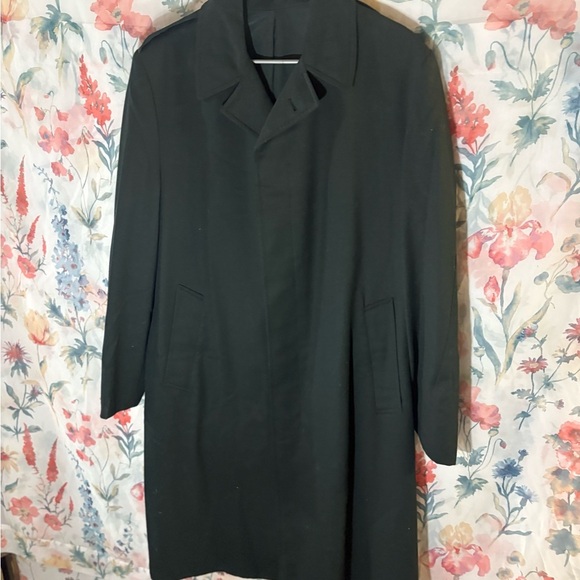 Vintage Elegant Black Trench Coat for Men - Picture 2 of 8